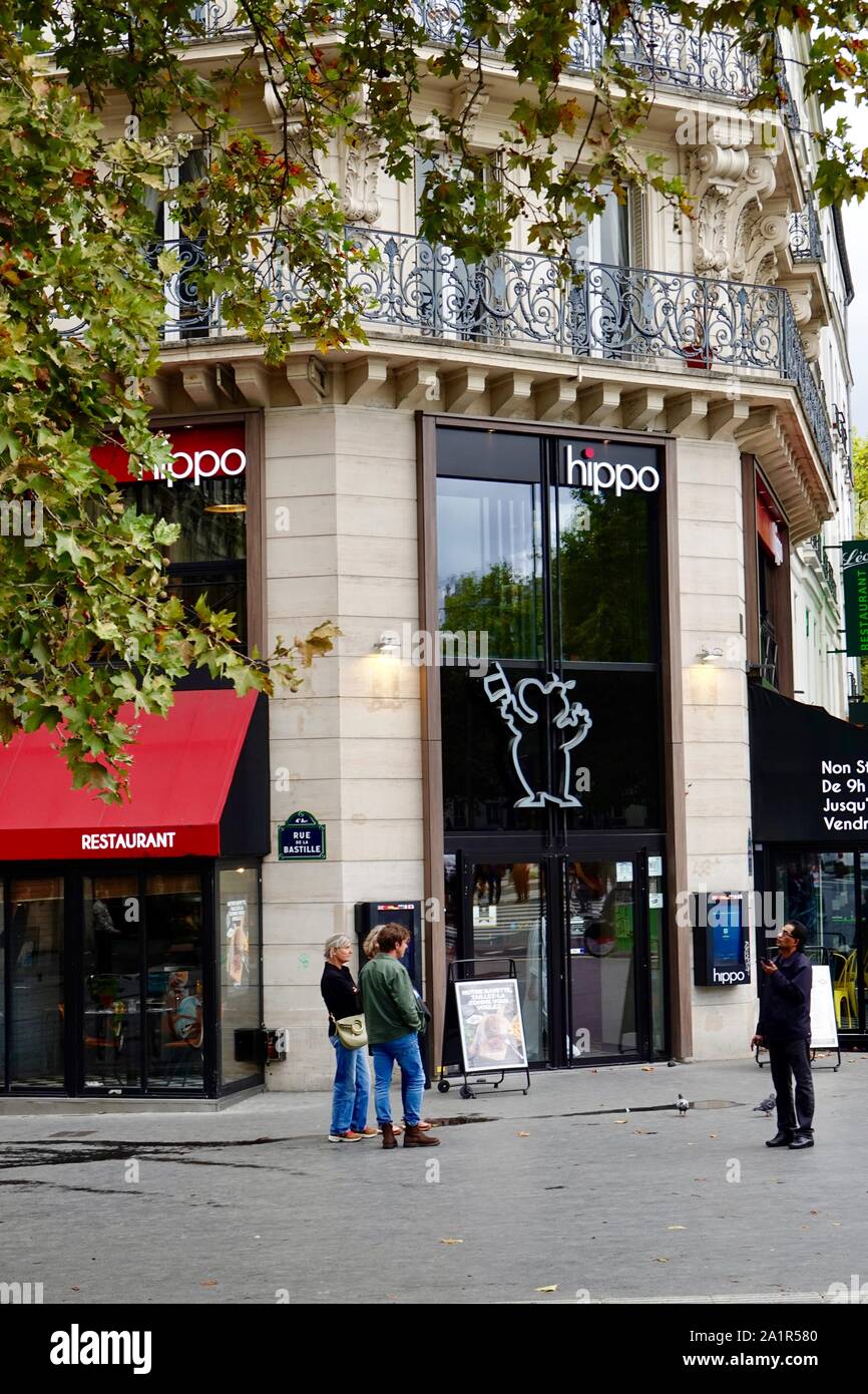 People in front of the Hippopotamus Steakhouse Paris Bastille and blvd Beaumarchais, restaurant on the edge of the Marais at Place Bastille, France. Stock Photo