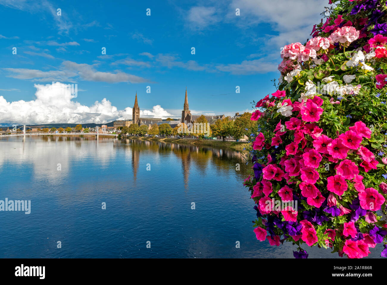 INVERNESS CITY SCOTLAND THE RIVER NESS AND CASTLE IN AUTUMN WITH SUNSHINE  Stock Photo - Alamy, image size:1300x956