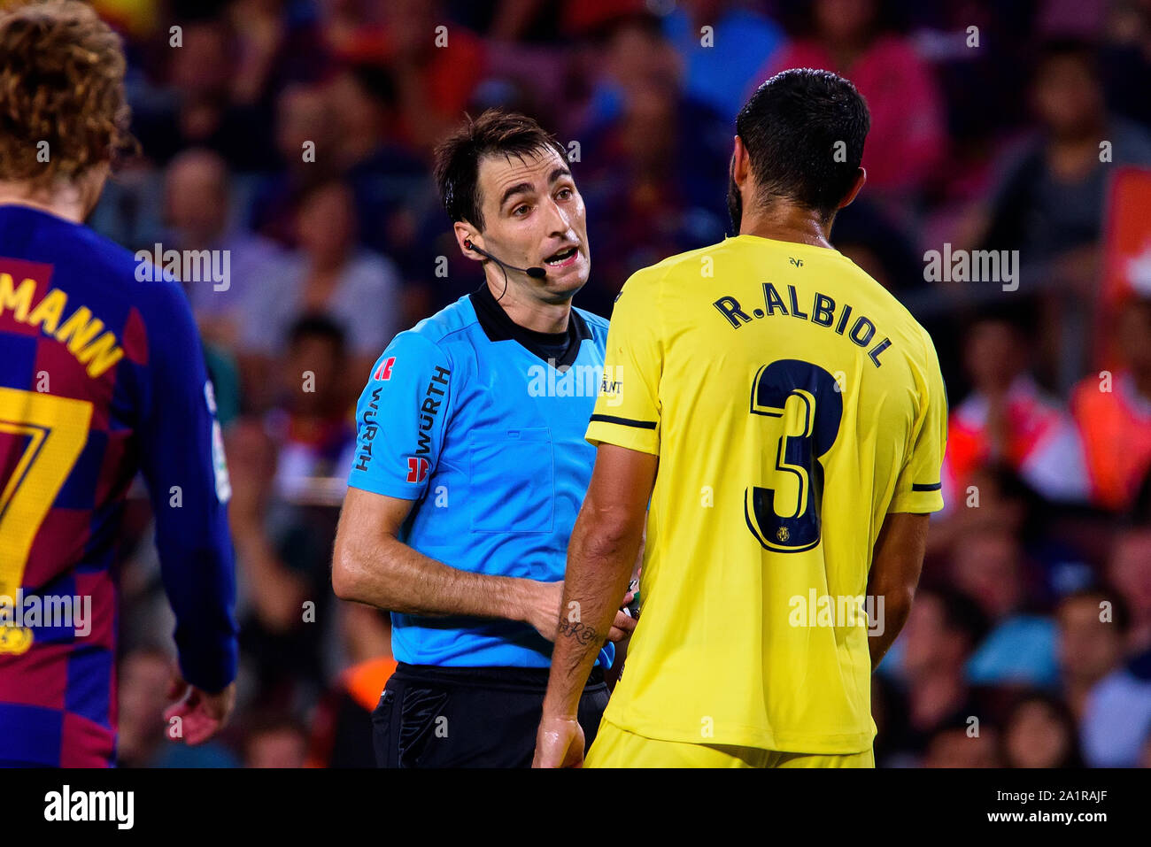 BARCELONA - SEP 24: The referee Ricardo De Burgos Bengoetxea talks with Albiol at the La Liga match between FC Barcelona and Villarreal CF at the Camp Stock Photo