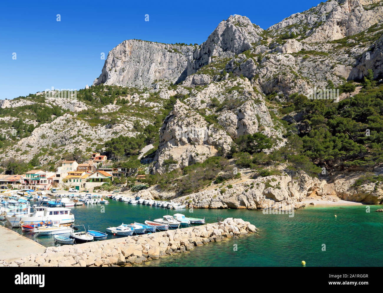 Tourist area of the creeks of Marseille Stock Photo - Alamy