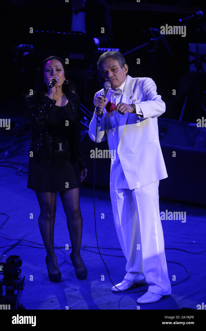 el principe d ela cancion mexicana Jose Jose y Cristian Castro durante