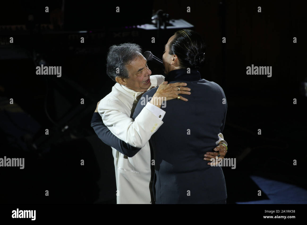 el principe d ela cancion mexicana Jose Jose y Cristian Castro durante