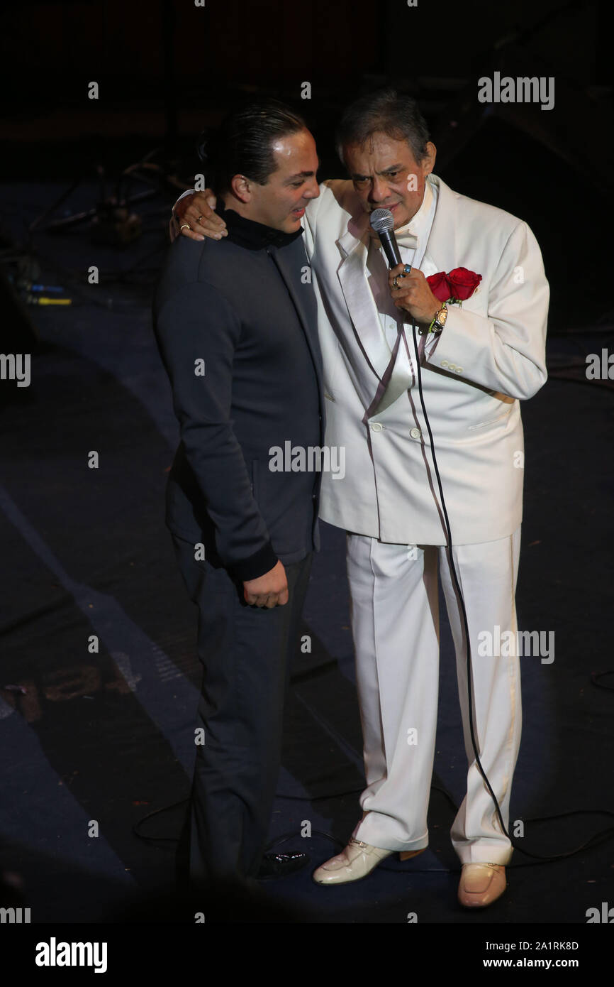 el principe d ela cancion mexicana Jose Jose y Cristian Castro durante