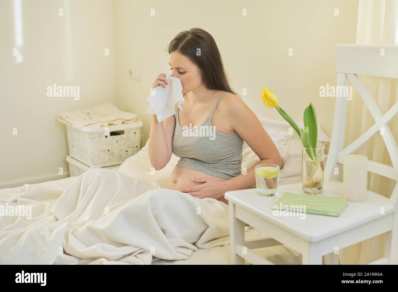 Pregnant woman coughing hires stock photography and images Alamy
