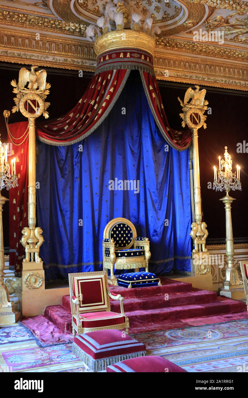 France, Seine et Marne, Fontainebleau, Fontainebleau royal castle listed as  UNESCO World Heritage, the Salle du Trone (the throne room Stock Photo -  Alamy