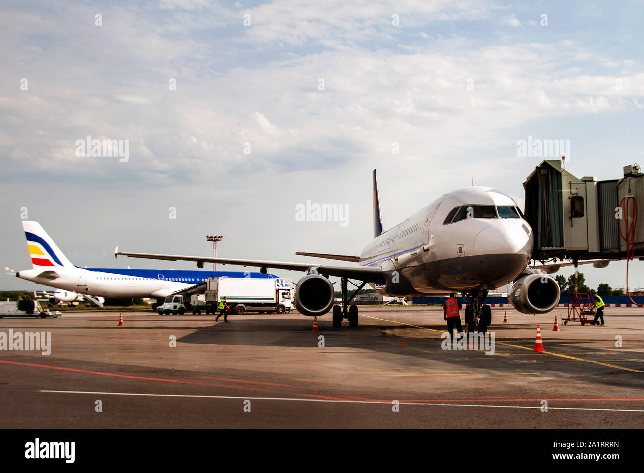 Gangway airplane hi-res stock photography and images - Alamy