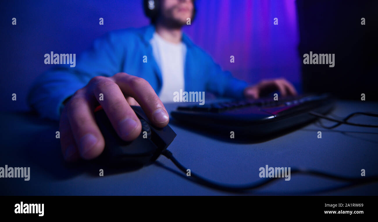 Male hand using computer mouse playing online games Stock Photo - Alamy