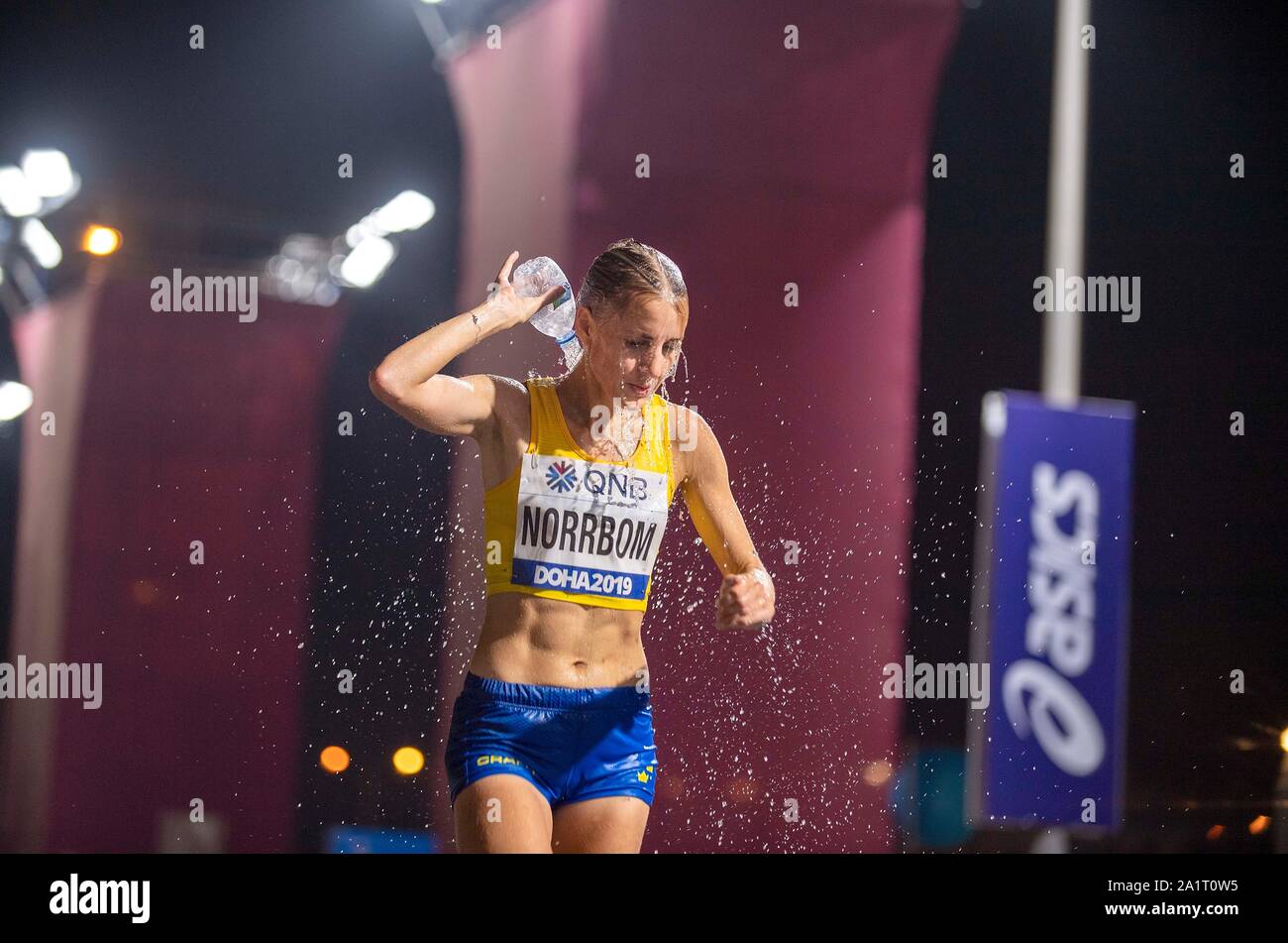 Refreshment for Cecilia NORRBOM (SWE/DNF), overshadowed with water Women's Final Marathon, on 27.09.2019 World Athletics Championships 2019 in Doha/Qatar, from 27.09. - 10.10.2019. | Usage worldwide Stock Photo
