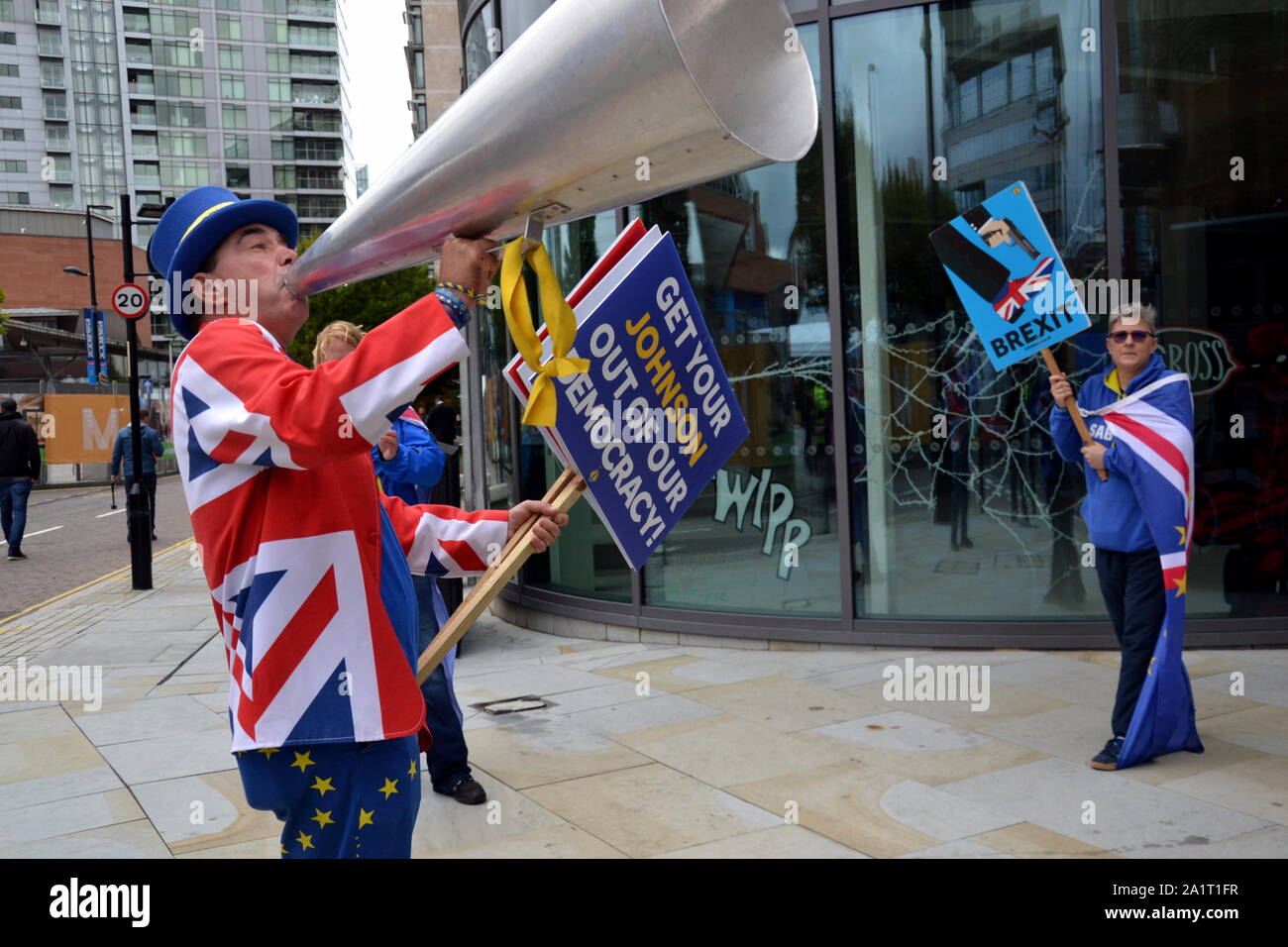 Anti-Brexit protester Stephen Bray, founder of the Stand of Defiance European Movement (SODEM), outside the Conservative Party Conference 2019 in Manchester, uk, as it prepares to start. Stand of Defiance European Movement was started by Steven Bray in September 2017. Stock Photo