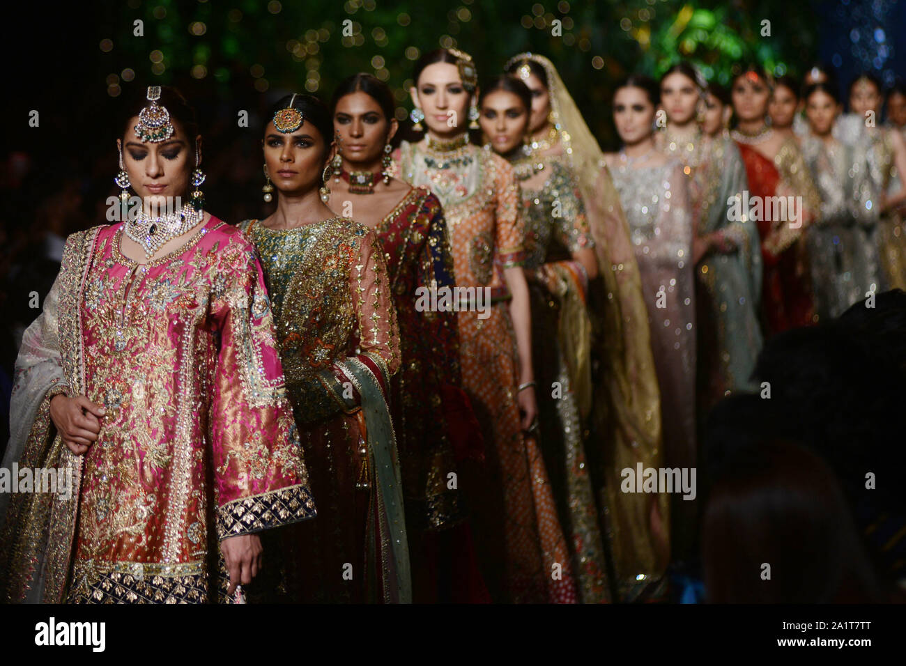 Lahore, Pakistan. 28th Sep, 2019. Models walks on ramp and presenting ...