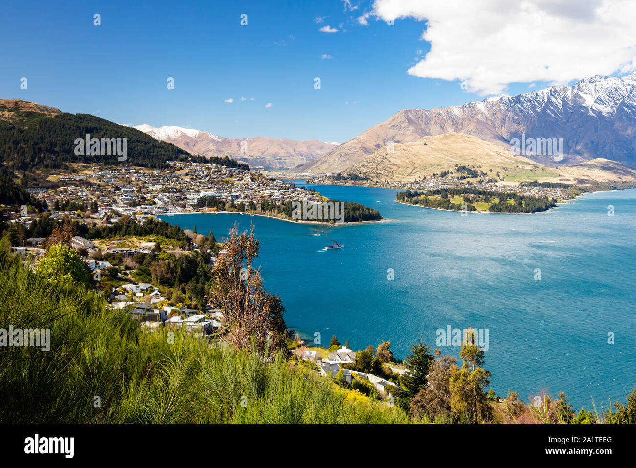 Queenstown, New Zealand - January 17, 2018: Modern building with mountain  and forrest in the back Stock Photo - Alamy