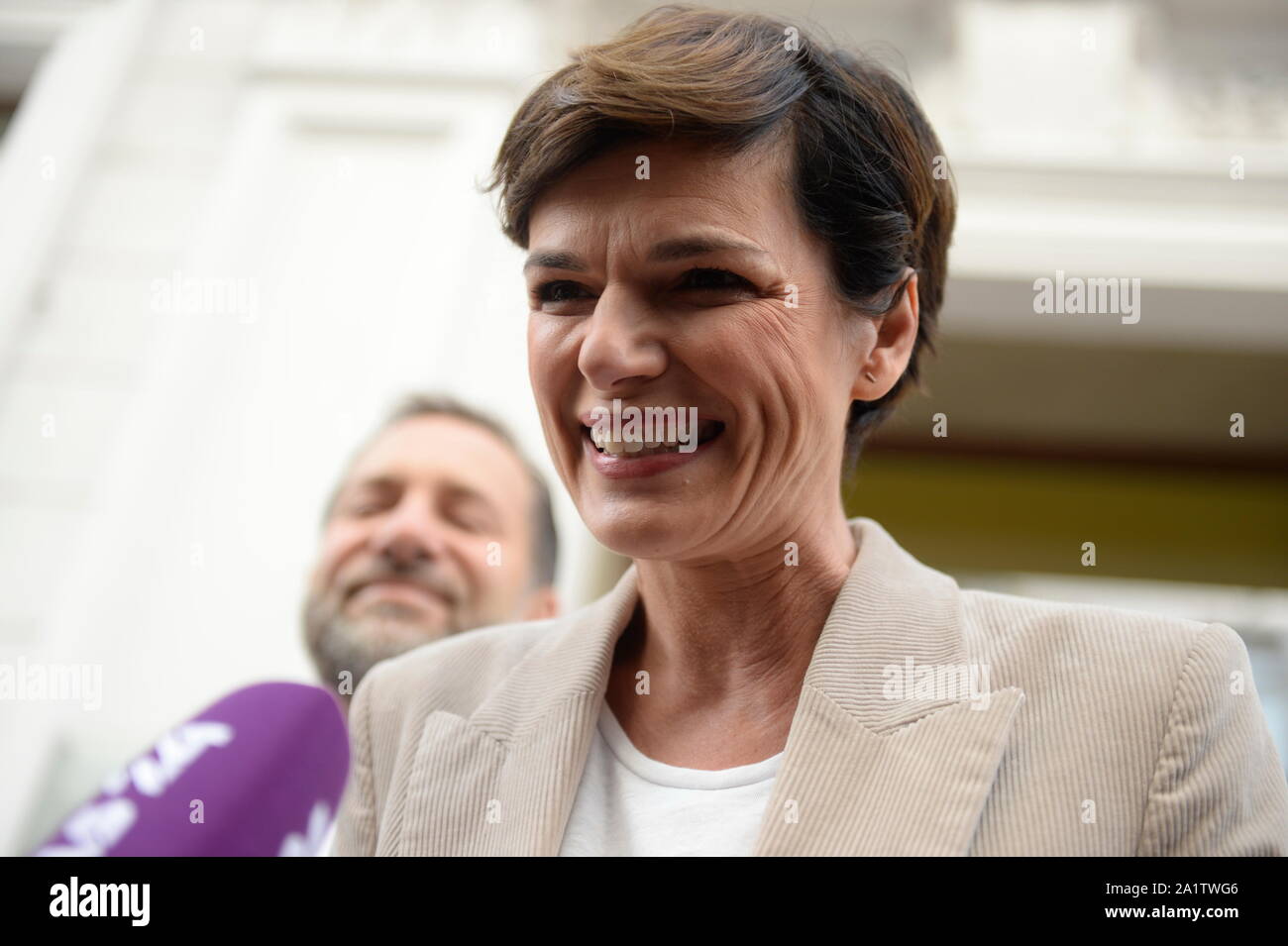 Vienna, Austria. 29th September, 2019. SPÖ (Social Democratic Party) Top candidate Pamela Rendi Wagner and husband Michael Rendi on the way to vote on 29 September 2019 in the school of the city of Vienna, Stubenbastei 3, 1st district in Vienna. Credit: Franz Perc / Alamy Live News Stock Photo