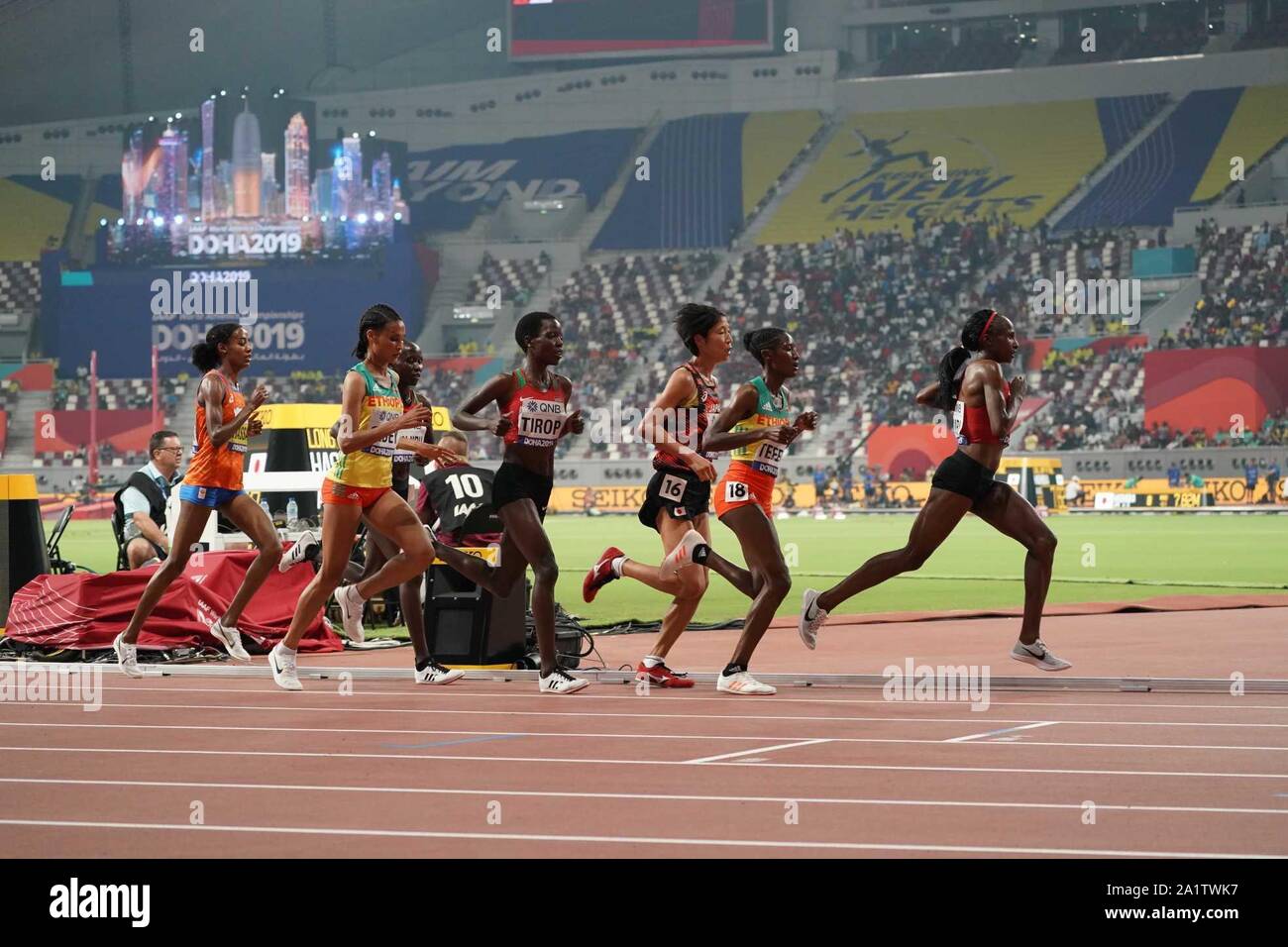 Doha, Qatar. 28th Sep, 2019. Athletes compete during the women's 10,000m final at the 2019 IAAF World Championships in Doha, Qatar, Sept. 28, 2019. Credit: Li Gang/Xinhua/Alamy Live News Stock Photo