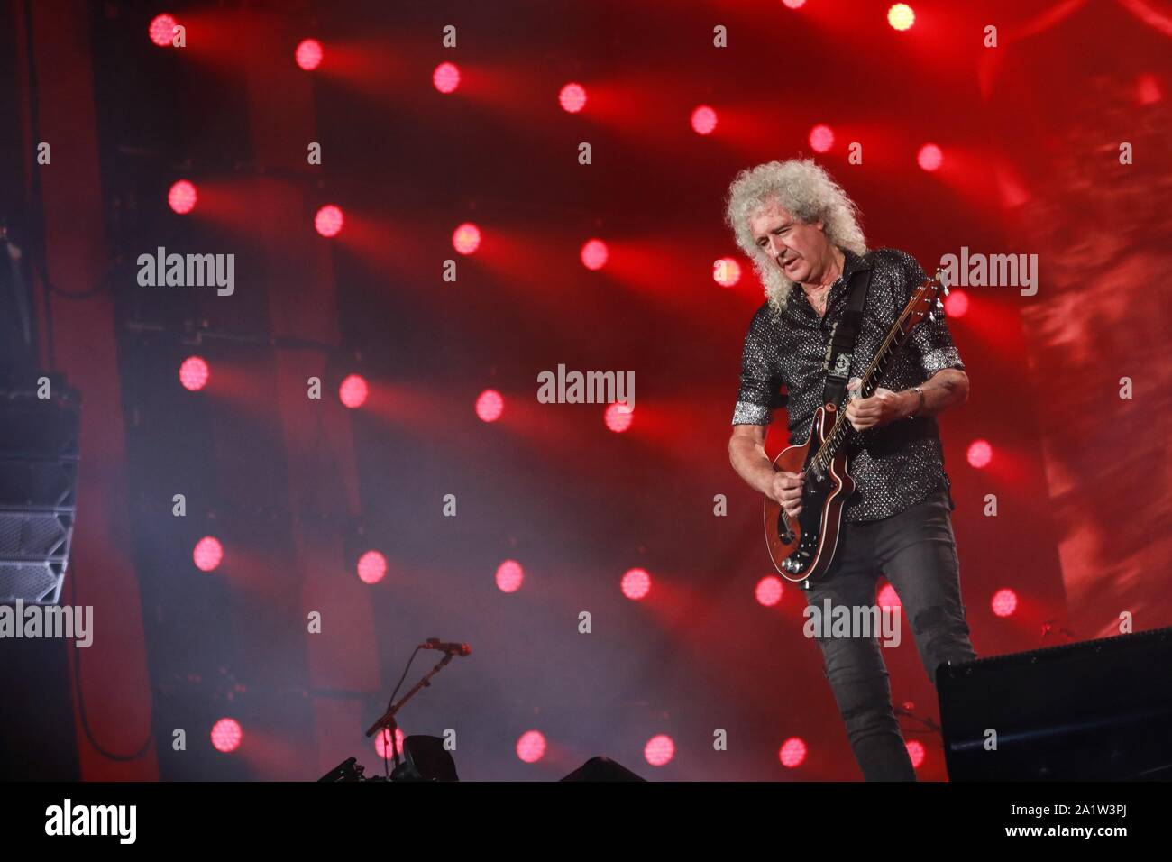 New York, NY, USA. 28th Sep, 2019. Brian May, Queen on stage for 2019 Global Citizen Festival, The Great Lawn, Central Park, New York, NY September 28, 2019. Credit: Jason Mendez/Everett Collection/Alamy Live News Stock Photo