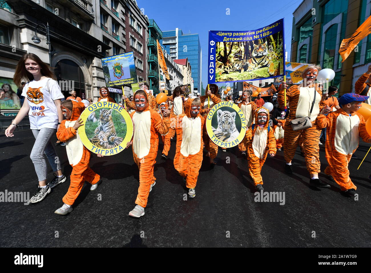 Vladivostok Russia 29th Sep 19 Vladivostok Russia September 29 19 People Dressed As Tigers Take Part In A Carnival Procession Marking Tiger Day Yuri Smityuk Tass Credit Itar Tass News Agency Alamy Live News