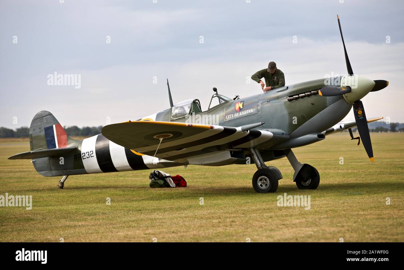Spitfire Rr232 Supermarine Spitfire Hf Mk Ix High Resolution Stock Photography and ...