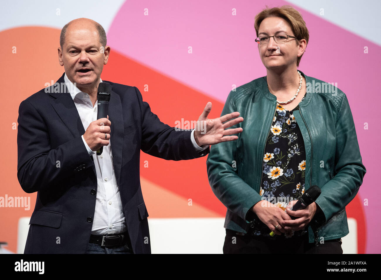 Troisdorf, Germany. 29th Sep, 2019. Olaf Scholz (l) and Klara Geywitz are on stage at the SPD regional conference to present the candidates for party chairmanship. Credit: Marius Becker/dpa/Alamy Live News Stock Photo