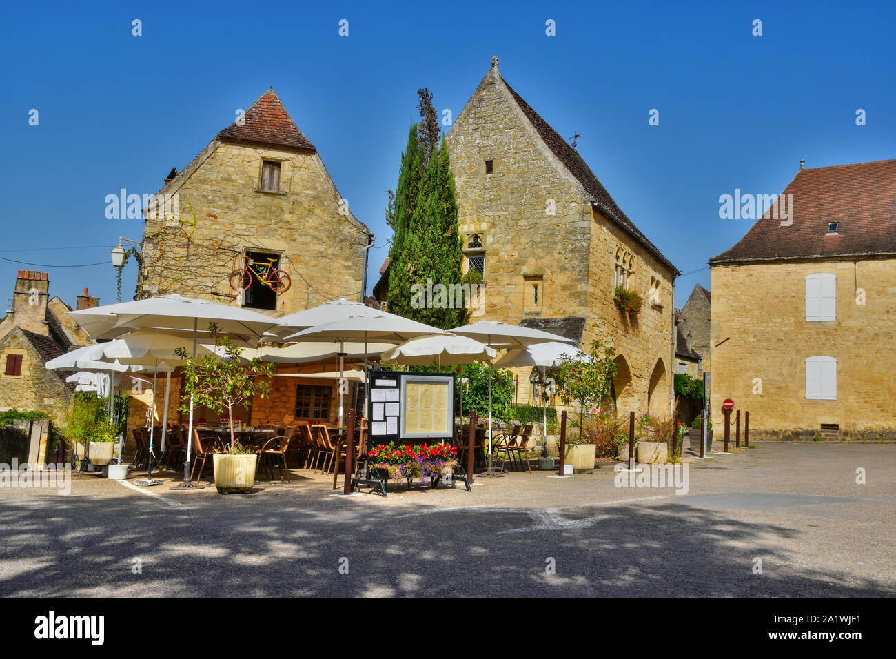 Place de la Rode, Domme, Dordogne, Dordogne Valley, Périgord, Aquitaine