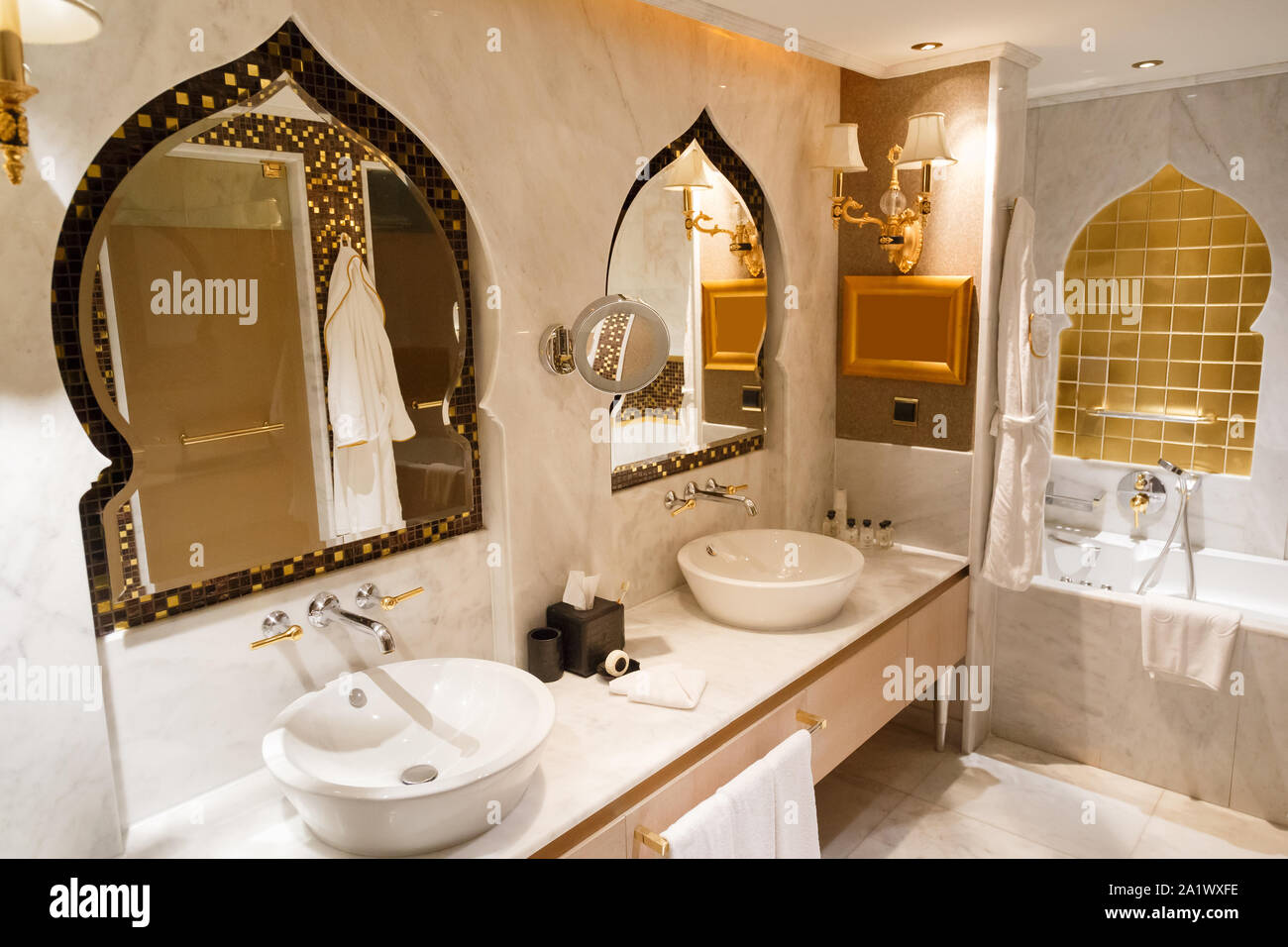 Twin tub hires stock photography and images Alamy