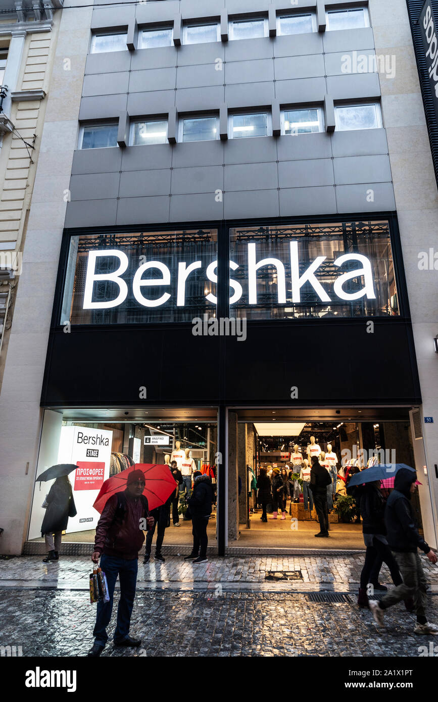 Athens, Greece - January 4, 2019: Display of a Bershka store at night with  people around in Athens, Greece Stock Photo - Alamy
