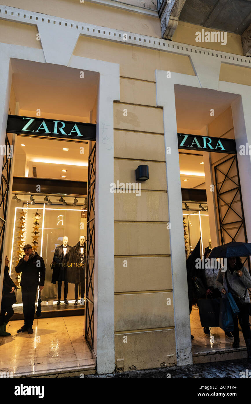 Athens, Greece - January 4, 2019: Display of a Zara store at night with  people around in Athens, Greece Stock Photo - Alamy