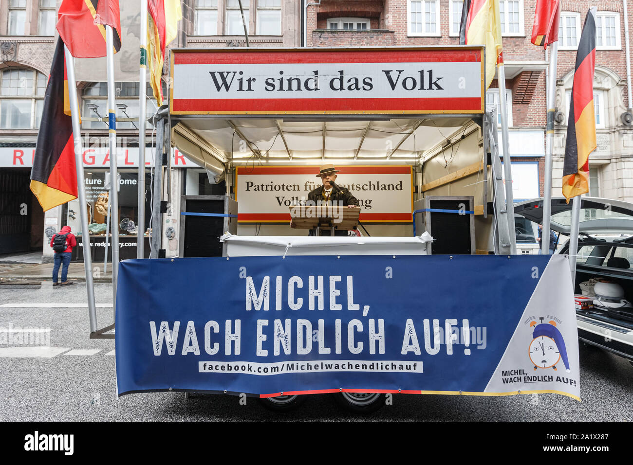 Hamburg, Germany. 29th Sep, 2019. Speaker Hartmut Issmer speaks at a ...