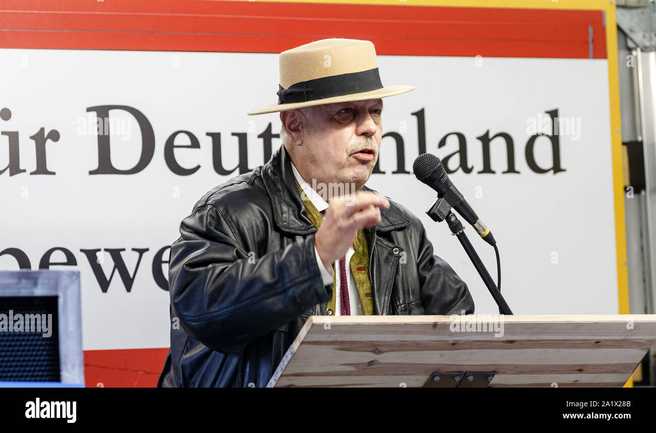 Hamburg, Germany. 29th Sep, 2019. The speaker Hartmut Issmer speaks at a  rally under the motto Michel, wake up at last. Credit: Markus  ScholzdpaAlamy Live News Stock Photo - Alamy