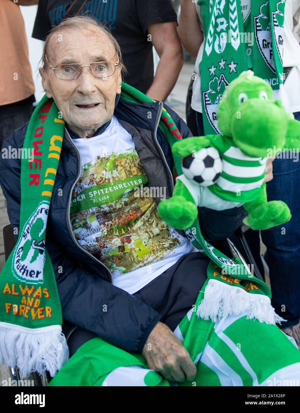 29 September 2019 Bavaria Furth Soccer 2nd Bundesliga Spvgg Greuther Furth Holstein Kiel 8th Matchday At The Sportpark Ronhof Thomas Sommer The Furth Fan Franz Lohrber Follows The Game With The