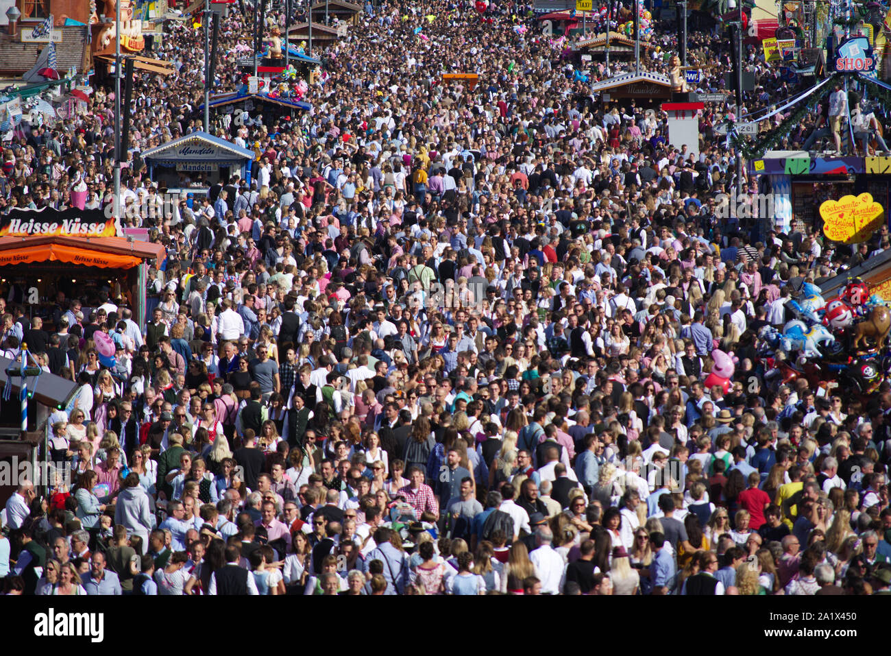 Large number of crowd hi-res stock photography and images - Alamy