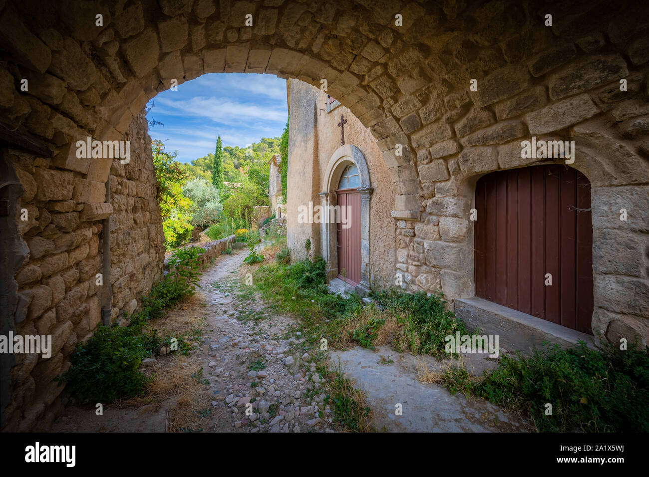 Oppède is a commune in the Vaucluse department in the Provence-Alpes-Côte d'Azur region in southeastern France. Oppidum is the Latin word for 'town'. Stock Photo