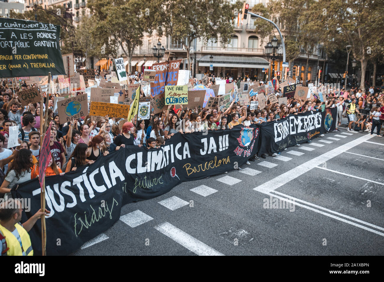 Unas 20.000 personas se manifestaron el pasado viernes 27 de Septiembre en contra de la inactividad de los gobiernos respeto al cambio climático. Stock Photo