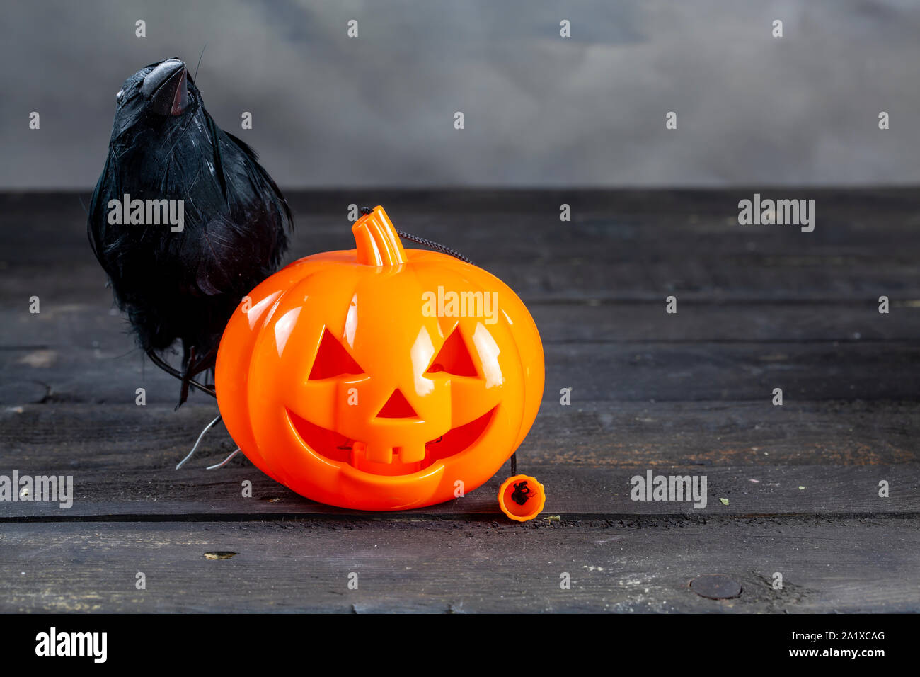 Crow background hi-res stock photography and images - Alamy