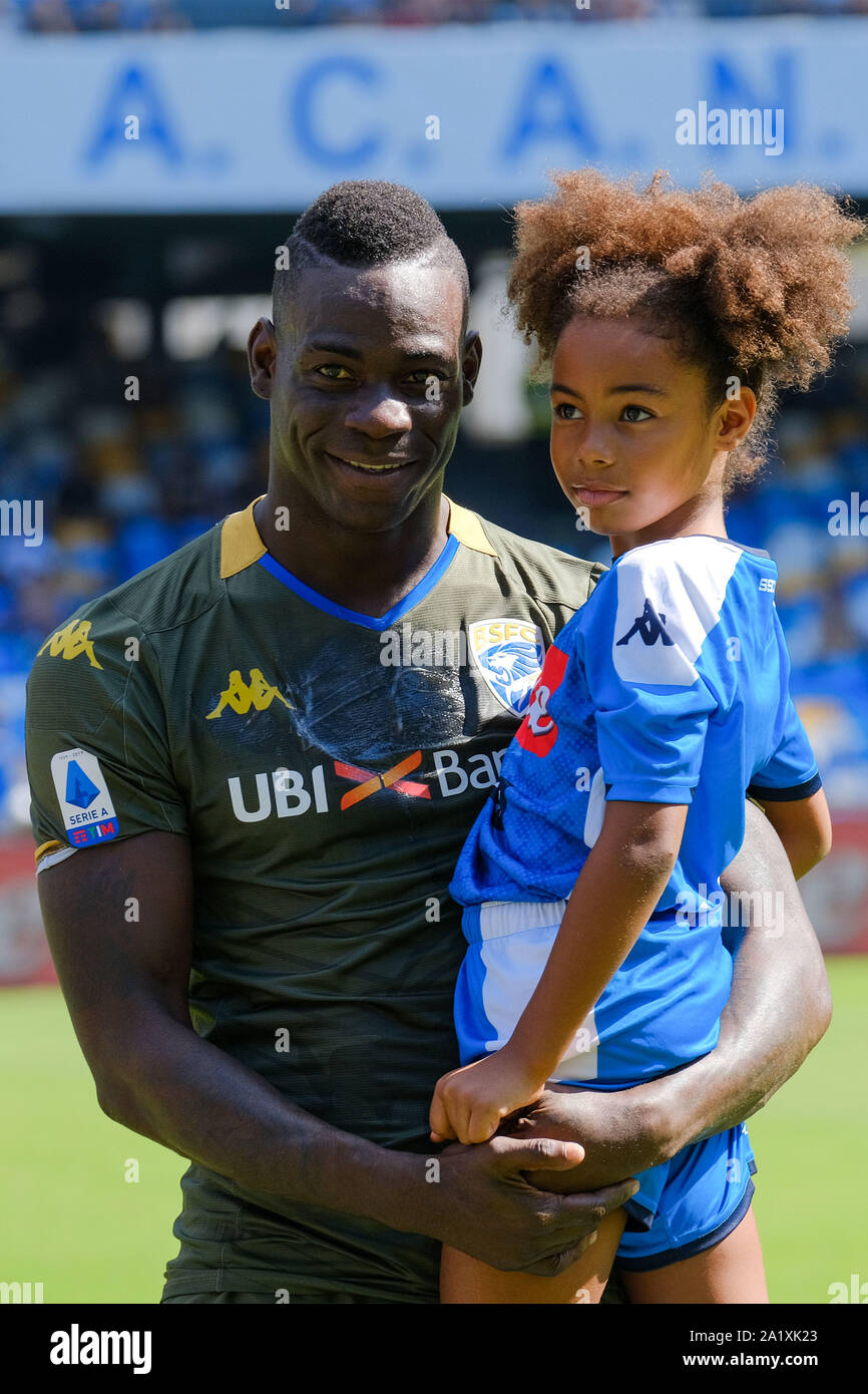 napoliitaly-september-29-2019-mario-balotelli-of-brescia-with-his-daughter-pia-before-serie-a-italian-league-match-between-ssc-napoli-vs-brescia-at-stadio-san-paolo-in-naples-on-september-29-2019-photo-by-marco-iorio-2A1XK23.jpg