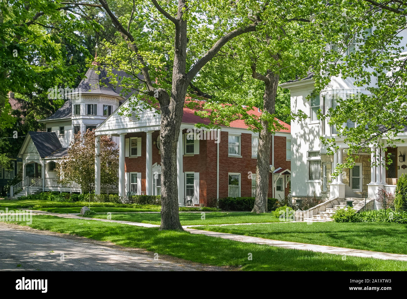Residential building in the Old Edgebrook neighborhood Stock Photo Alamy