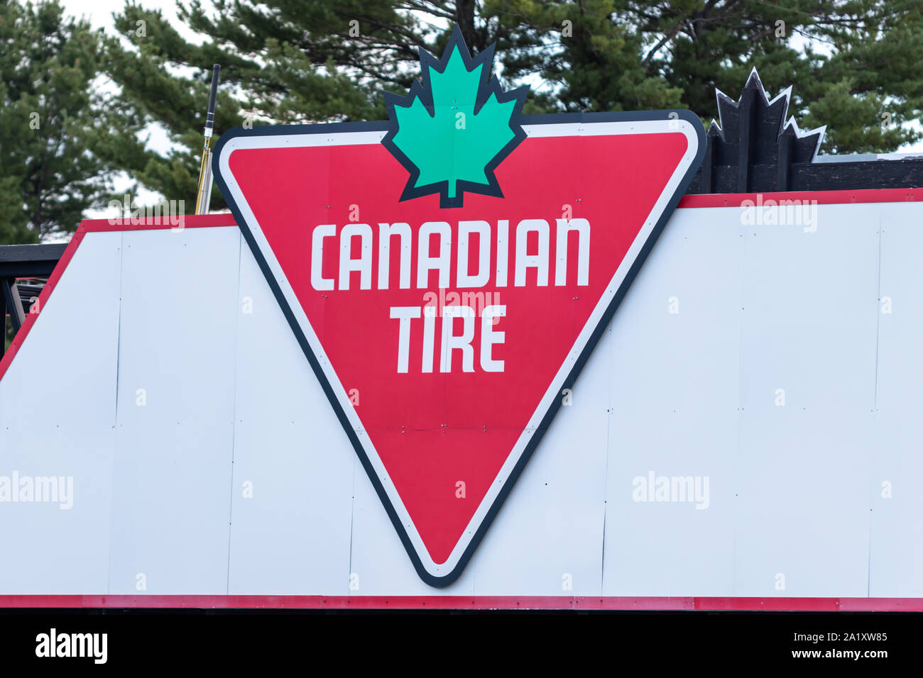 Canadian tire logo hires stock photography and images Alamy