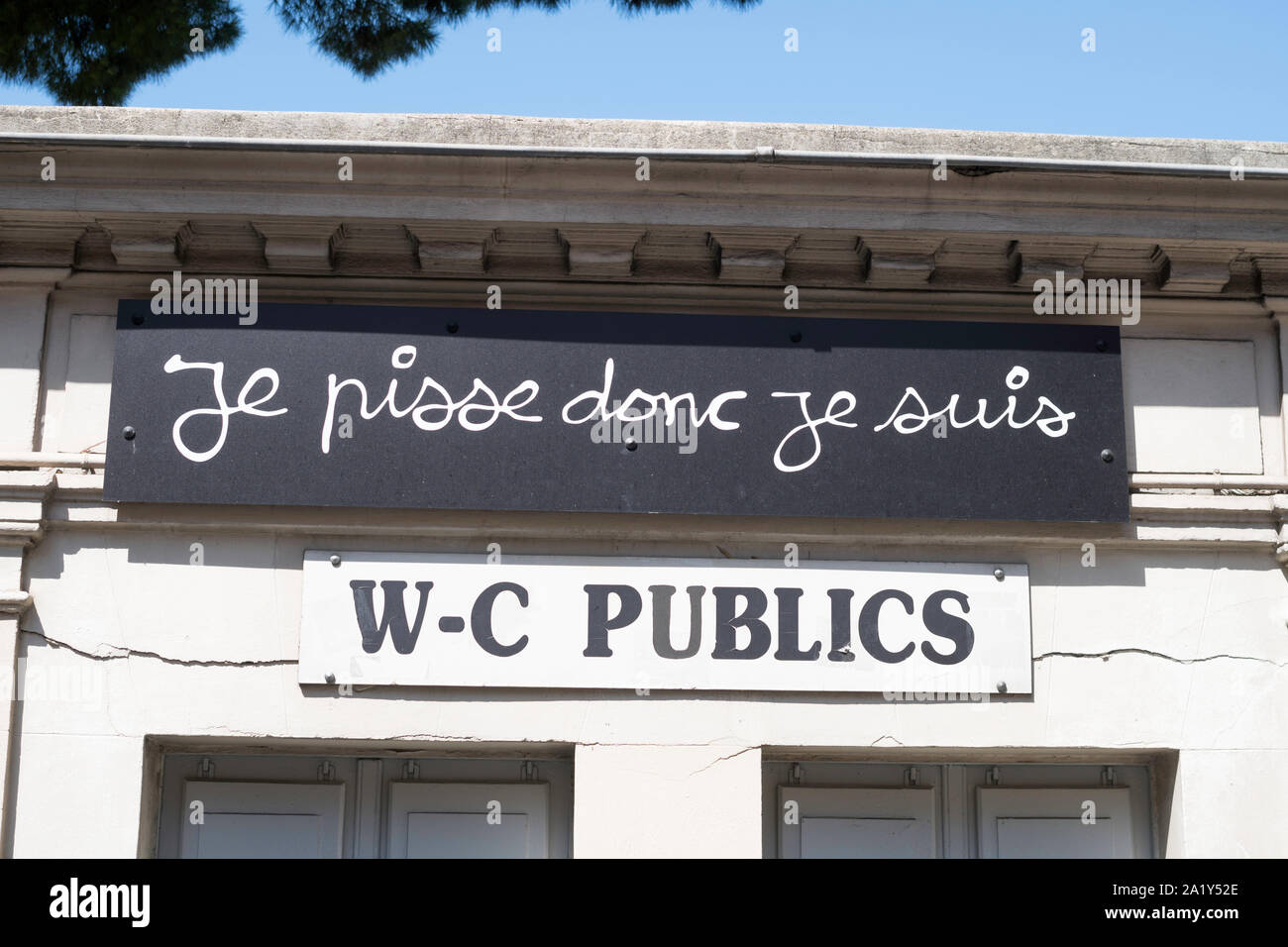 Sign on public toilet by artist Ben Vautier, Je pisse donc je suis, I piss therefore I am, Nice, France, Europe Stock Photo