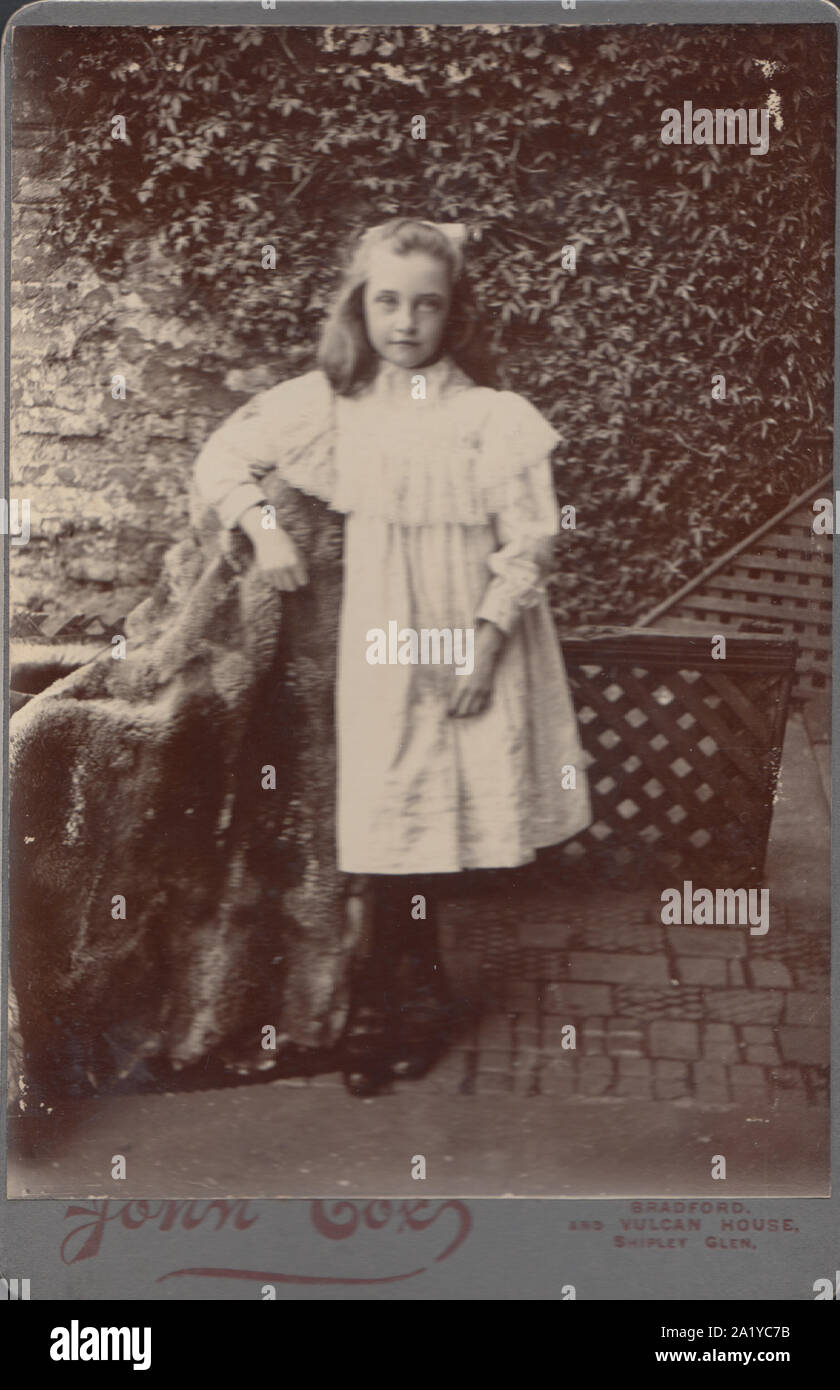 Victorian Shipley Glen, Yorkshire Cabinet Card Showing a Beautiful Young School Aged Girl Standing in a Yard or Garden Stock Photo