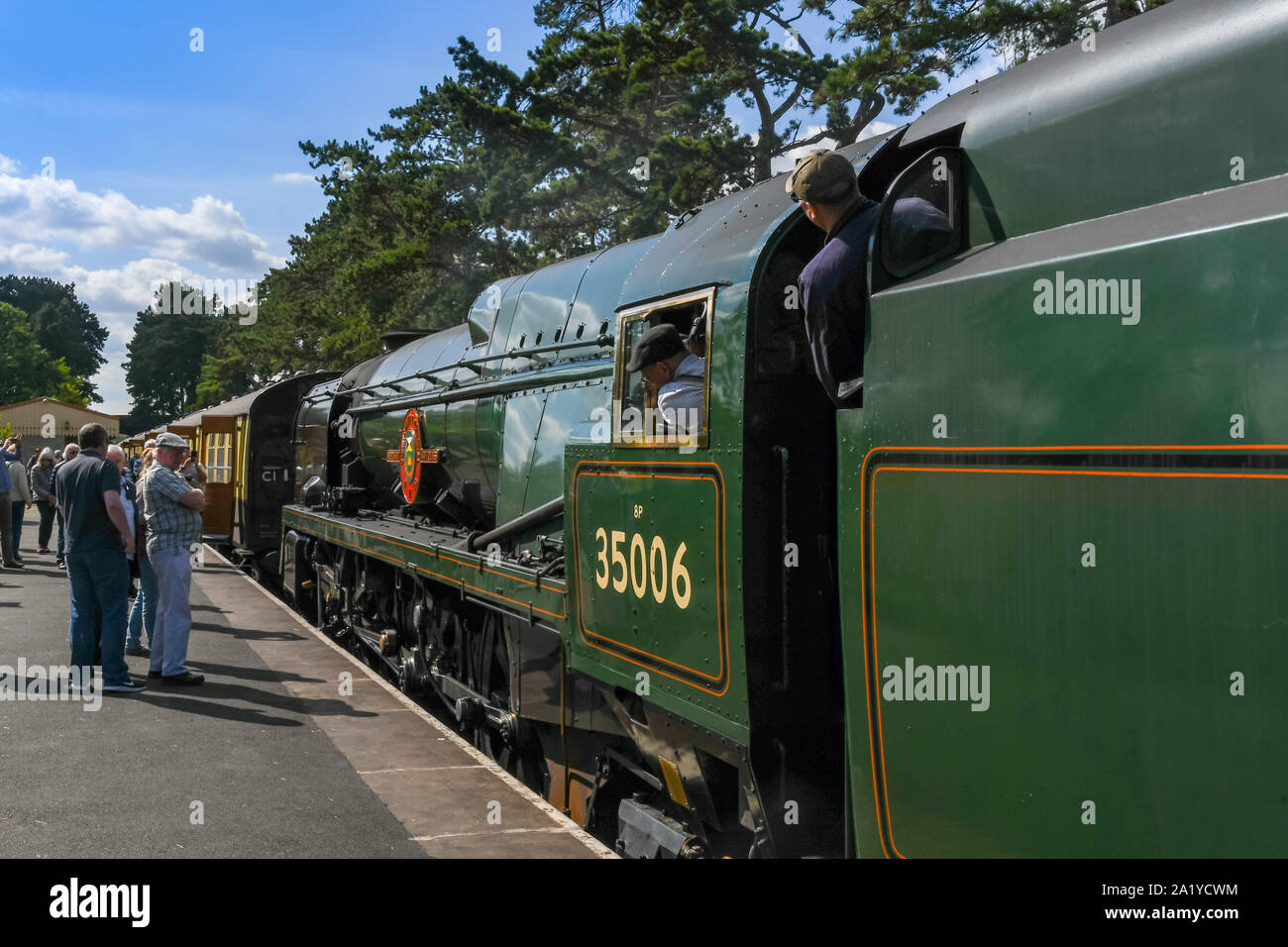 CHELTENHAM, ENGLAND - SEPTEMBER 2019: The driver of the Peninsular and Oriental steam locomotive at Cheltenham Racecourse station Stock Photo