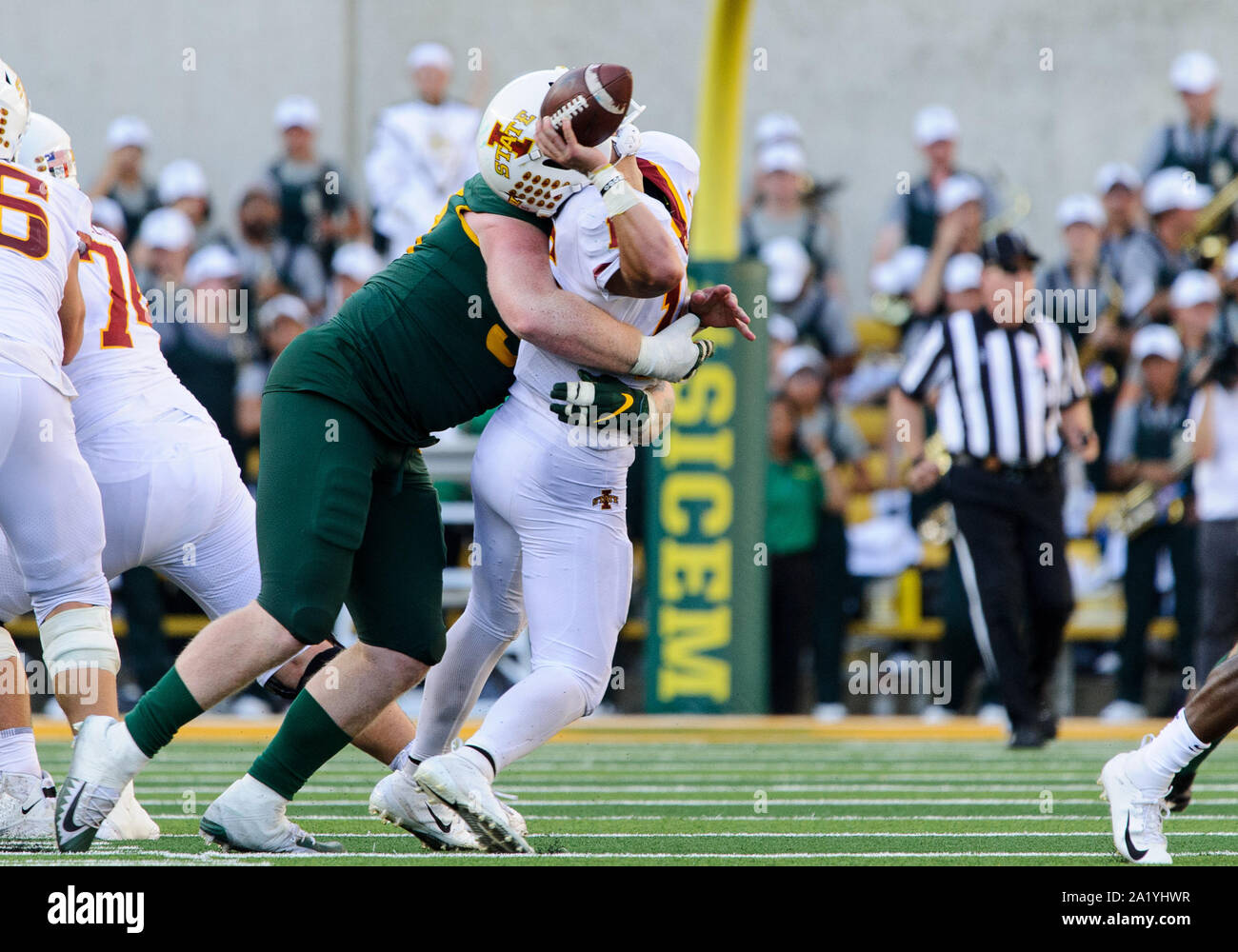 Waco, Texas, USA. 28th Sep, 2019. Baylor Bears defensive tackle James Lynch (93) tries to sack Iowa State Cyclones quarterback Brock Purdy (15) during the 2nd half of the NCAA Football game between Iowa State Cyclones and the Baylor Bears at McLane Stadium in Waco, Texas. Matthew Lynch/CSM/Alamy Live News Stock Photo