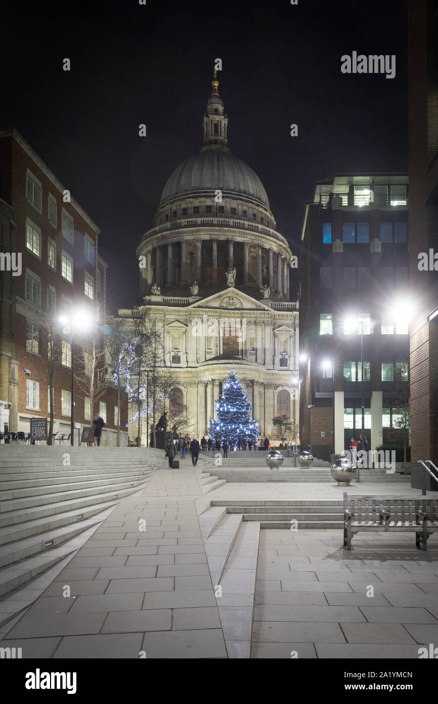 Christmas Tree at St. Paul's Cathedral Stock Photo Alamy