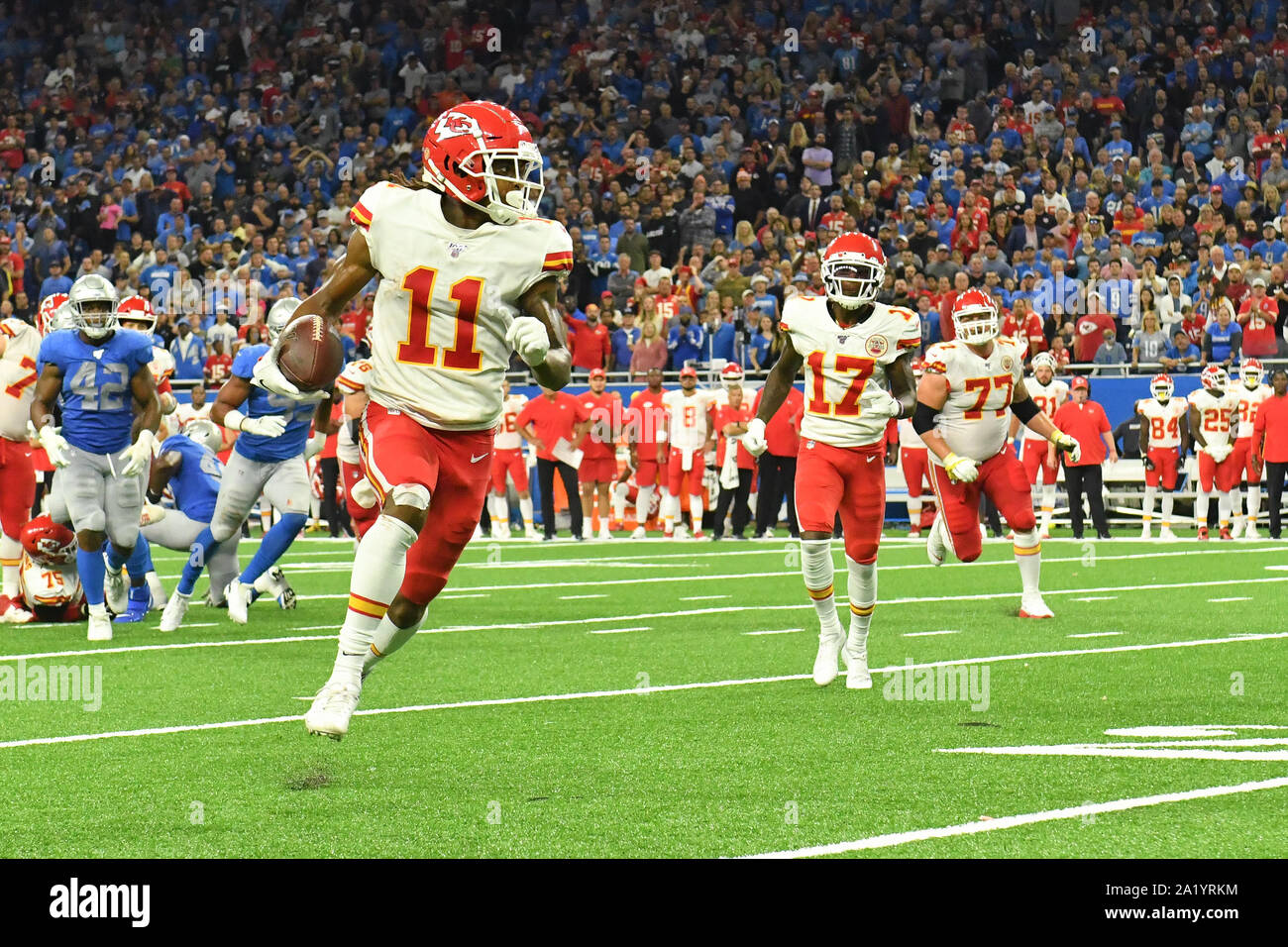 Kansas City, Missouri, USA. 30th Dec, 2018. Kansas City Chiefs wide  receiver Demarcus Robinson (11) breaks a tackle by Oakland Raiders  cornerback Rashaan Melvin (22) and scores a TD during the NFL