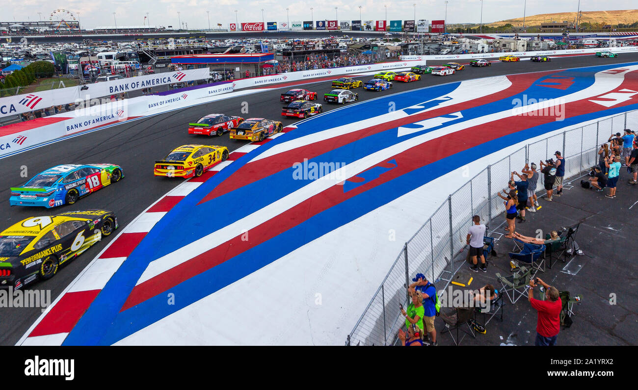 Charlotte Nc Usa 29th Sep 19 The Field Leaves Turn 3 At The Start Of The Bank Of America Roval 400 At Charlotte Motor Speedway In Charlotte Nc Scott Kinser Cal Sport Media