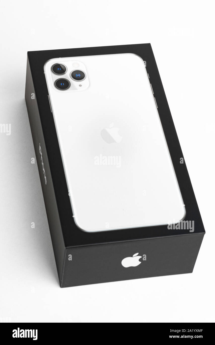 Iphone 11 box hi-res stock photography and images - Alamy