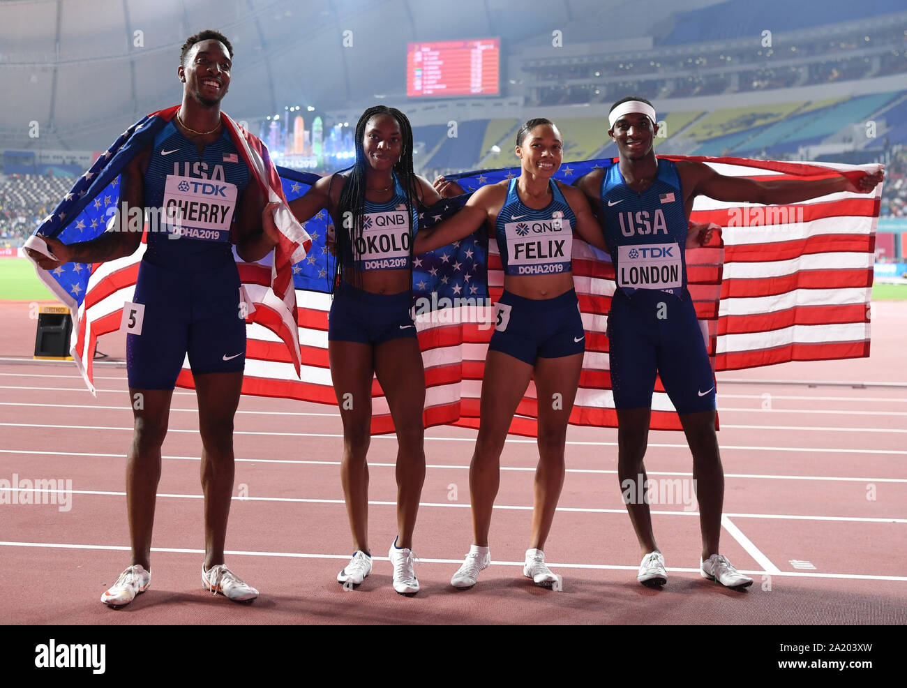 Дисквалификация в легкой атлетике. Эстафета бегуньи. Бегунья трансгендер легкая атлетика. Дисквалификация в легкой атлетике. Эстафета женщины сша.