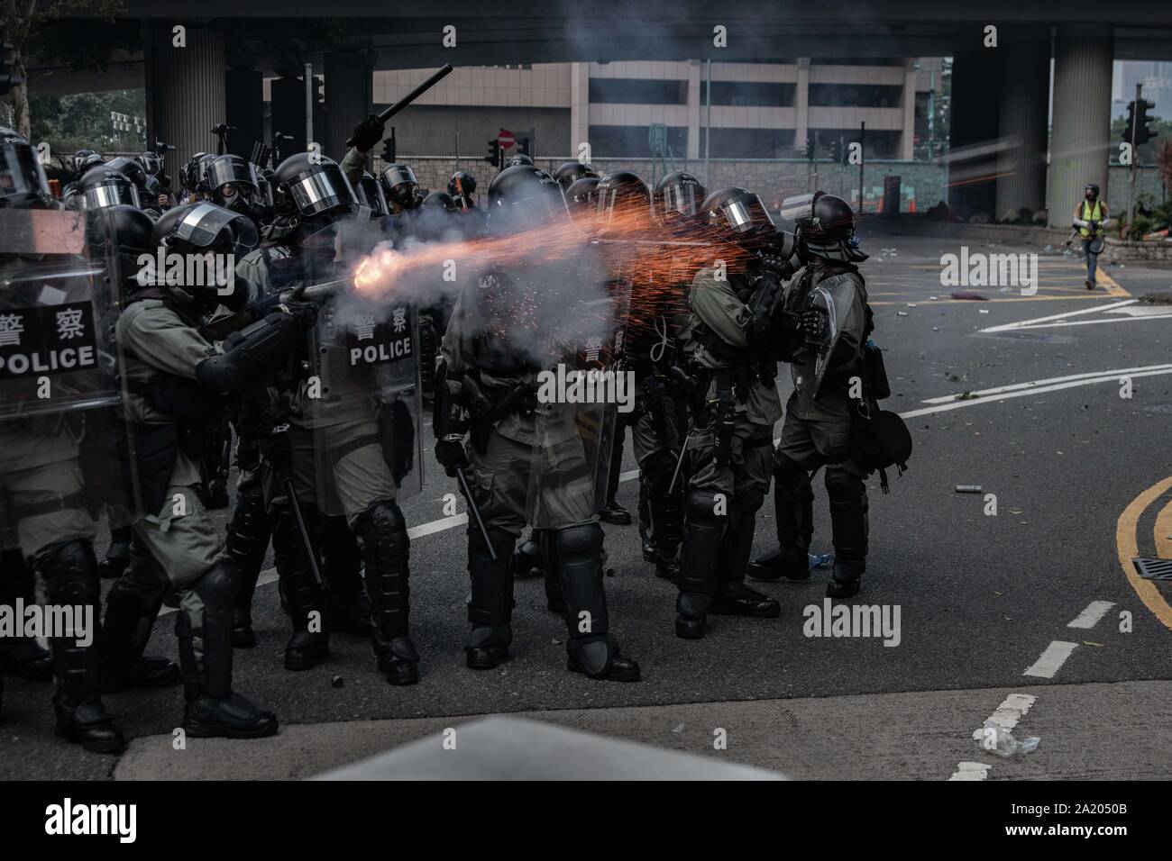 Hong Kong, China. 29th Sep, 2019. Riot police fire teargas and rubber bullets against protesters during the demonstration.Protesters attend a Global Anti-Totalitarianism March in Hong Kong - Demonstrations continue in Hong Kong marking one of the worst days of violence in 4 months of unrest. Credit: SOPA Images Limited/Alamy Live News Stock Photo