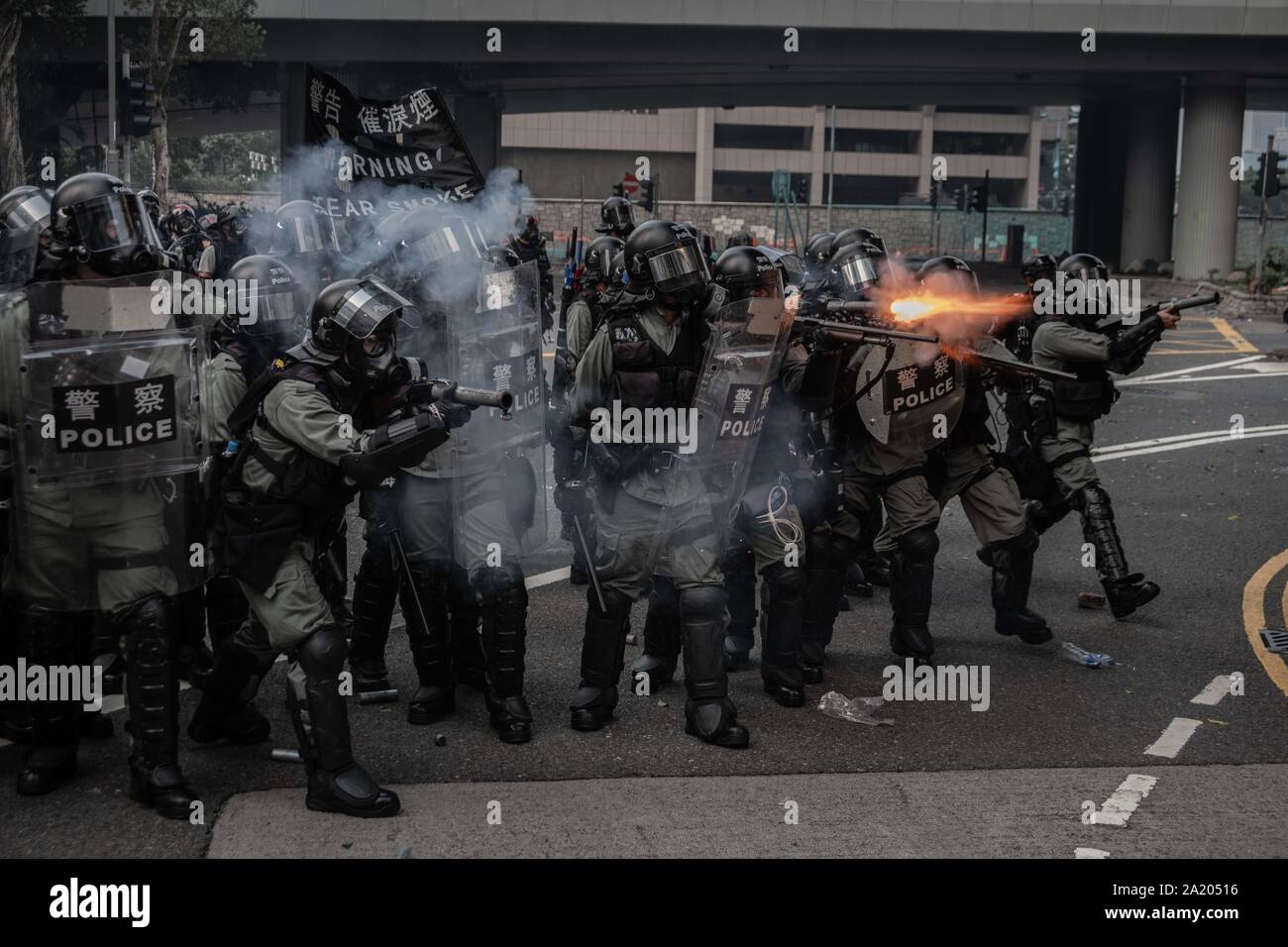 Hong Kong, China. 29th Sep, 2019. Riot police fire teargas and rubber bullets against protesters during the demonstration.Protesters attend a Global Anti-Totalitarianism March in Hong Kong - Demonstrations continue in Hong Kong marking one of the worst days of violence in 4 months of unrest. Credit: SOPA Images Limited/Alamy Live News Stock Photo