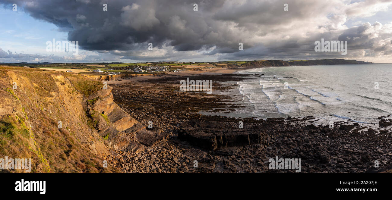 Atlantic coastline of Cornwall, England at Widemouth Bay Stock Photo