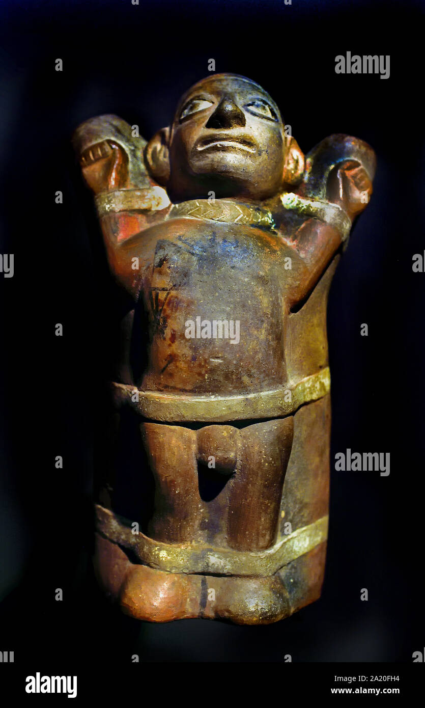 Anthropomorphic vase (Moche civilization)  100 BC - 700 AD America - South America - Peru - North Coast (bichrome terracotta) American.Ceremonial or funeral Stock Photo