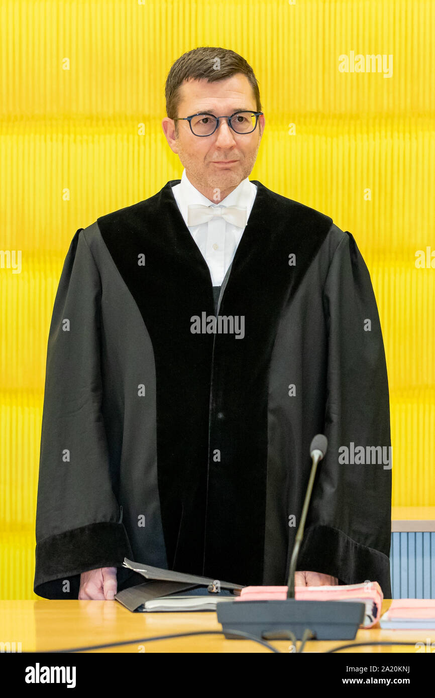 Regensburg, Germany. 30th Sep, 2019. Michael Hammer, judge in the regional  court of Regensburg and judge in the trial of the salmonella scandal in the  Lower Bavarian company Bayern-Ei, arrives in the