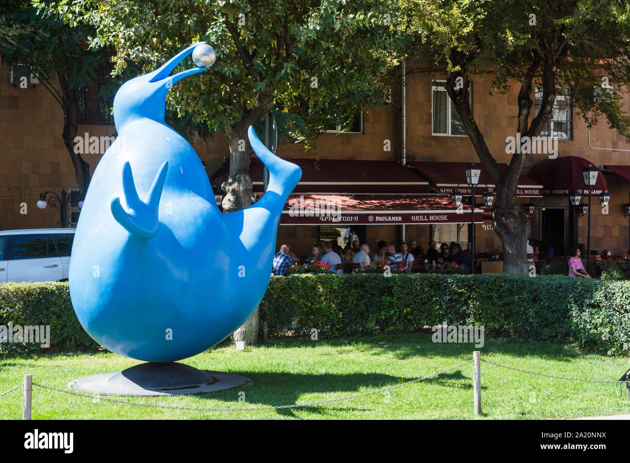 Blue Kiwi sculpture by Peter Woytuk, Cafesjian Center for the Arts, Yerevan Cascade, Yerevan, Armenia Stock Photo